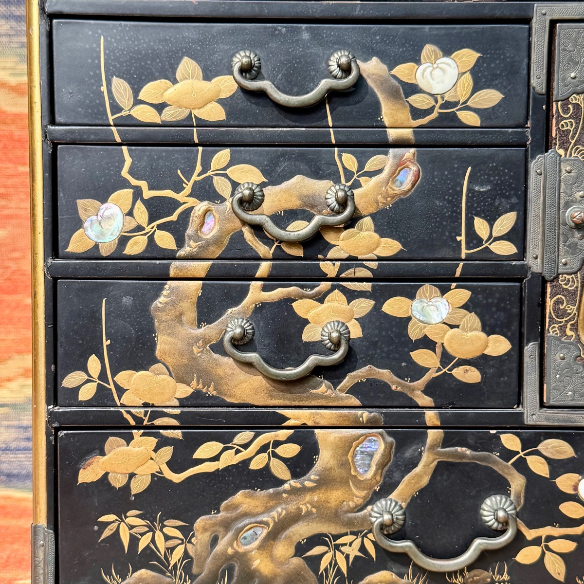 Petit cabinet japonais (kodansu) époque Meiji décor laqué or -photo-4