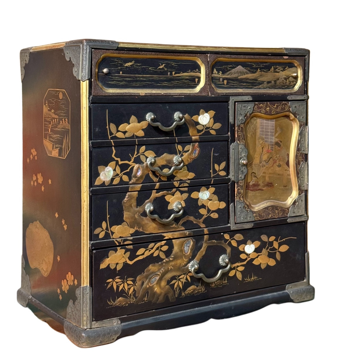 Petit cabinet japonais (kodansu) époque Meiji décor laqué or 