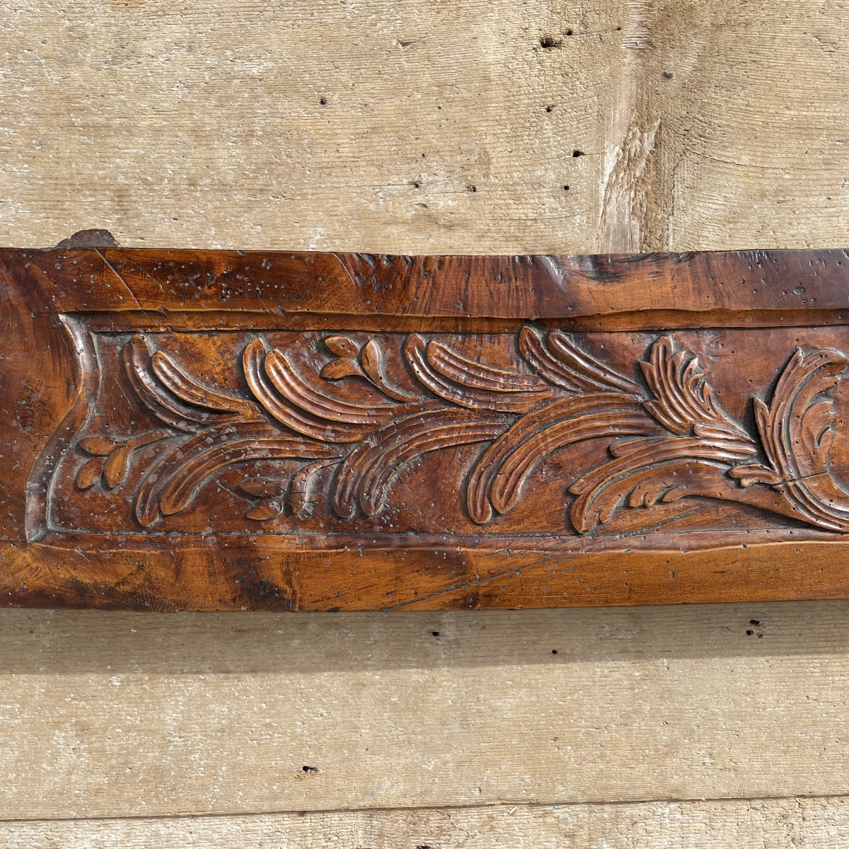 Lot de traverses frontons sculptés d'armoires 18ème-photo-4