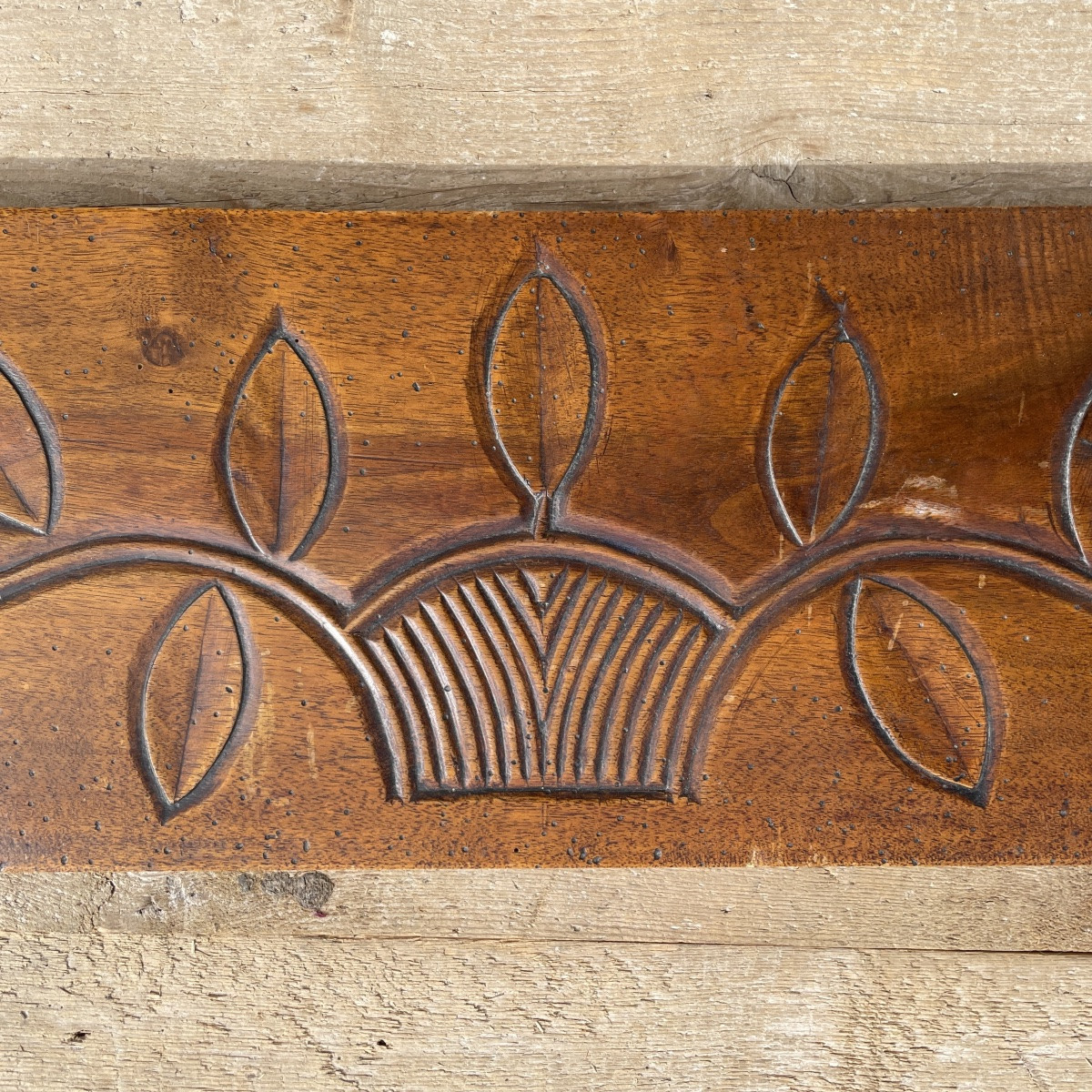 Lot de traverses frontons sculptés d'armoires 18ème-photo-5