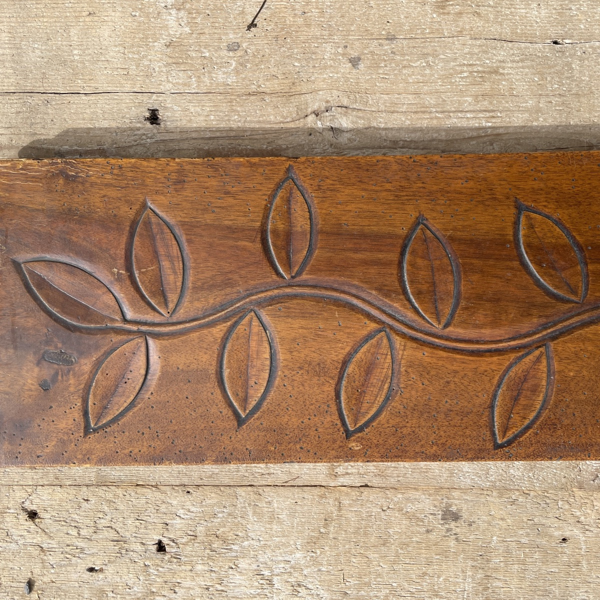 Lot de traverses frontons sculptés d'armoires 18ème-photo-6