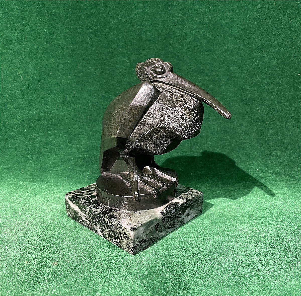 Pélican, sculpture en métal patine bronze  signée L.Artus