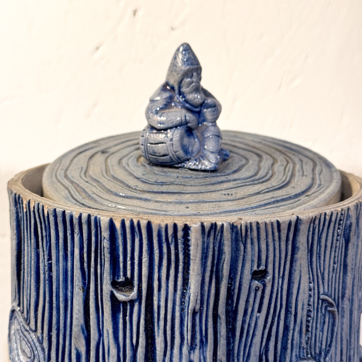 Tobacco Pot With Oak Trunk And Gnome Design In Blue-grey Stoneware-photo-2