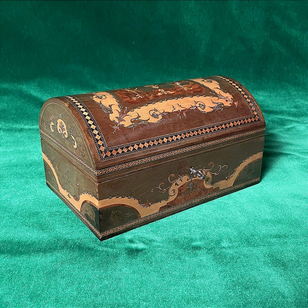 Small, Domed Box, 19th Century, Sorrento, Italy