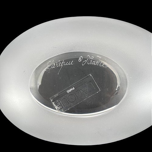 "Boîte Angelots" en cristal satiné en forme d'œuf de la maison Lalique 20ème.-photo-1