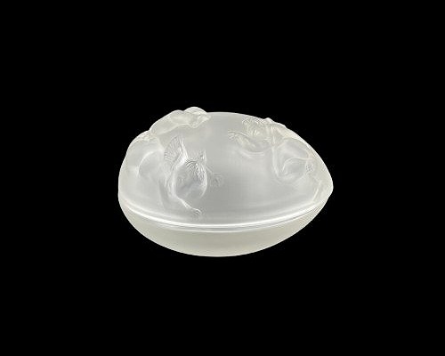 "Boîte Angelots" en cristal satiné en forme d'œuf de la maison Lalique 20ème.