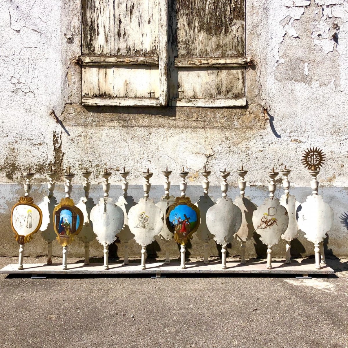 16 Chandeliers De Procession 18ème en Métal et Bois Peints