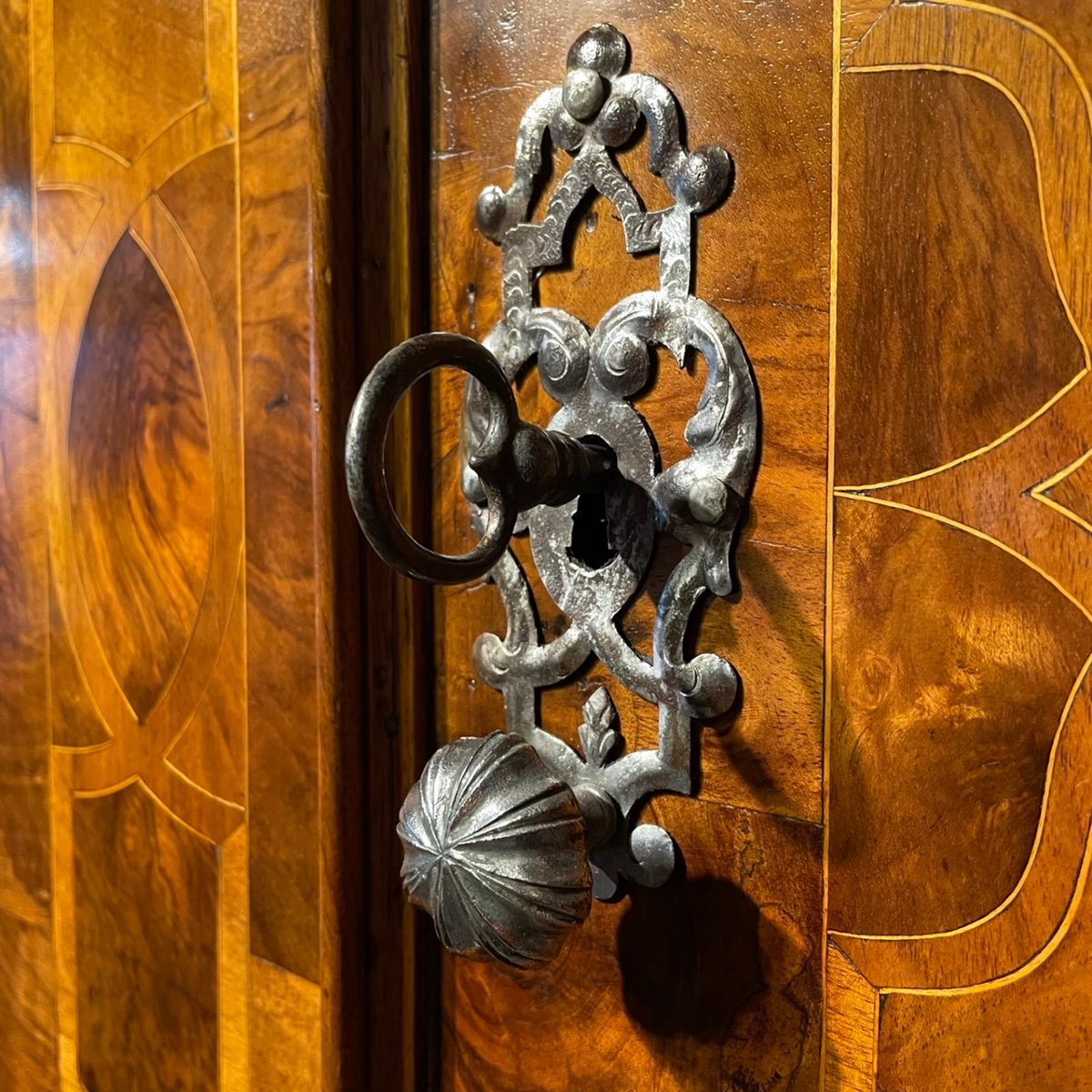 18th Century Walnut Inlaid Birth Cabinet-photo-3