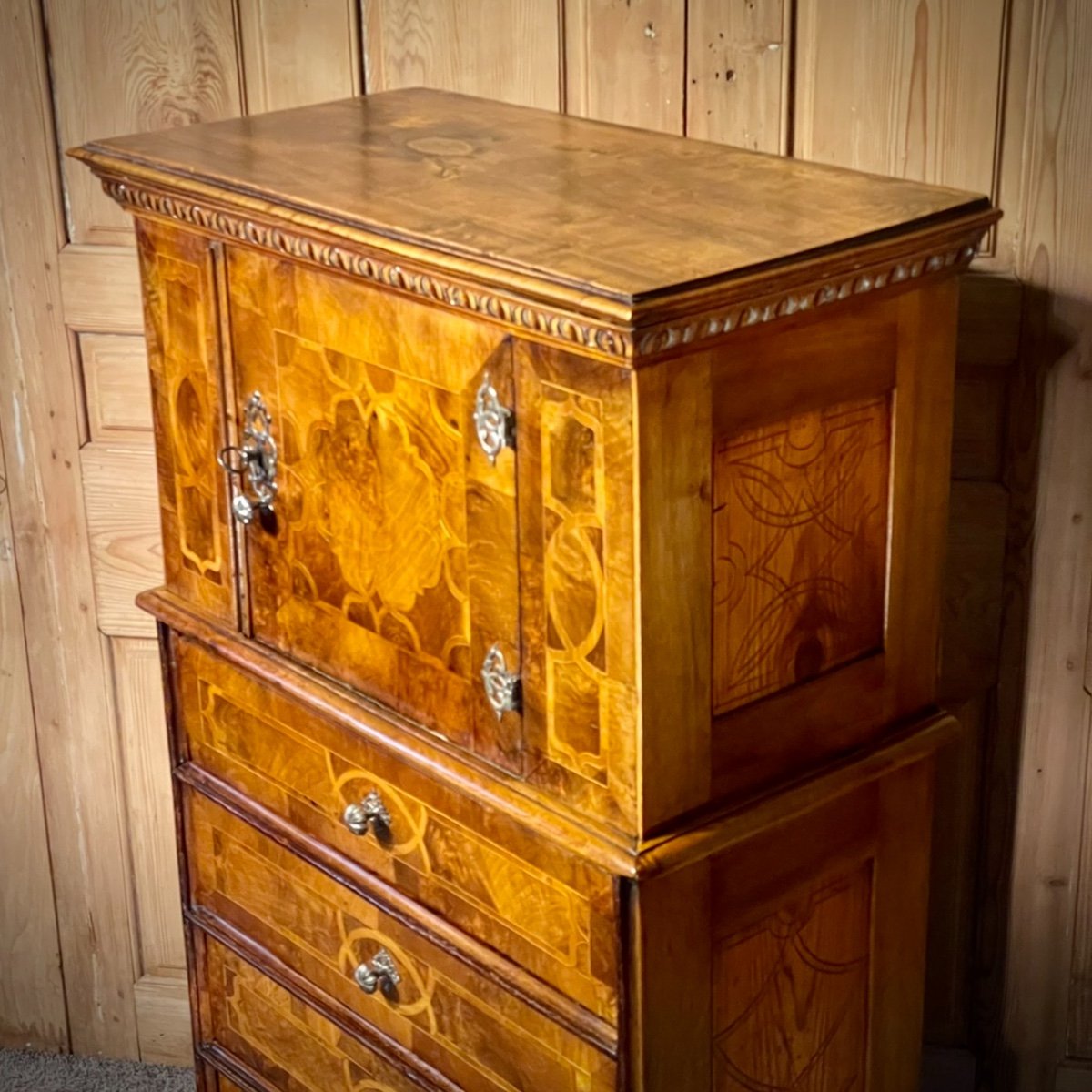 18th Century Walnut Inlaid Birth Cabinet-photo-3