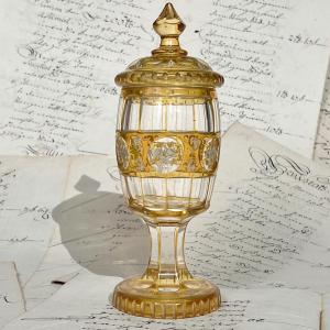 Bonbonnière Pokal Cristal De Bohème Taillé Et Gravé