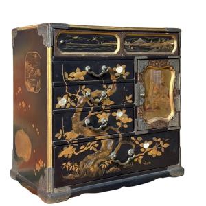 Small Japanese Cabinet (kodansu) From The Meiji Period, Decorated With Gold Lacquer. 