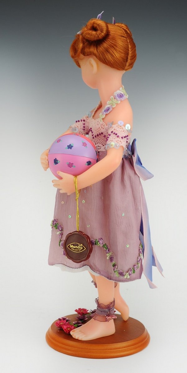 Collectible Doll From The Mundia Brand: Lola-photo-4