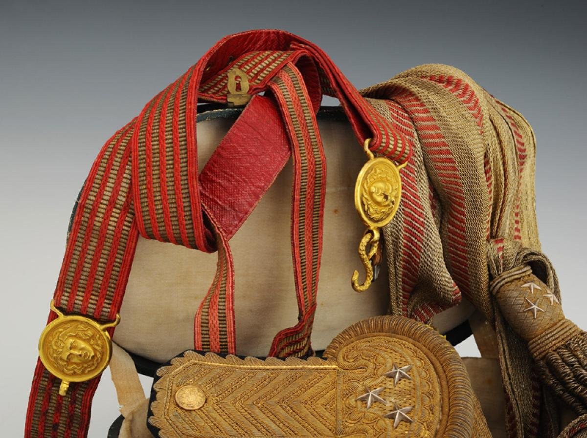 PAIRE D'ÉPAULETTES, ÉCHARPE, CEINTURON ET PAIRES D'ÉPERONS DE LIEUTENANT-GÉNÉRAL, Monarchie de -photo-2