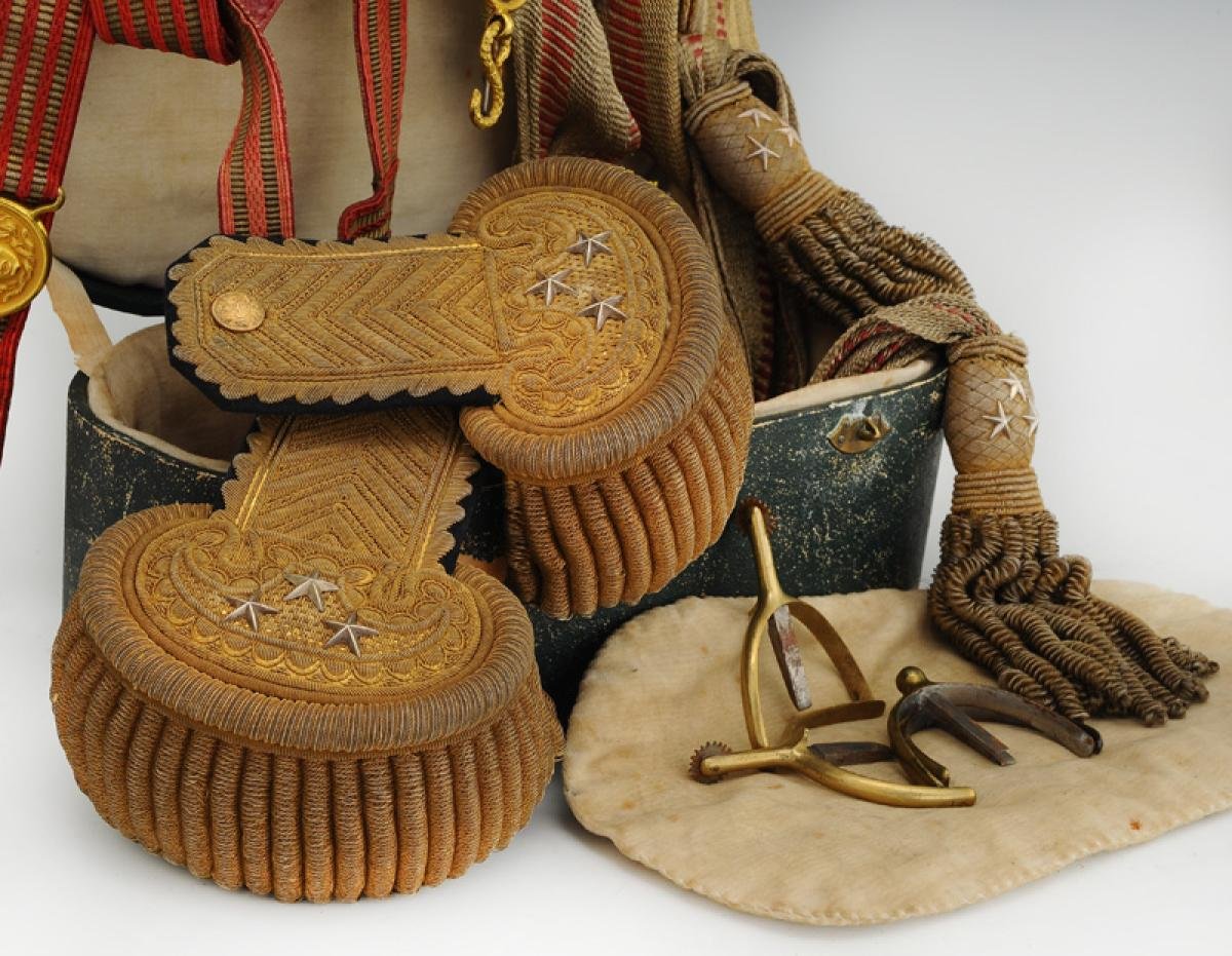 PAIRE D'ÉPAULETTES, ÉCHARPE, CEINTURON ET PAIRES D'ÉPERONS DE LIEUTENANT-GÉNÉRAL, Monarchie de -photo-3