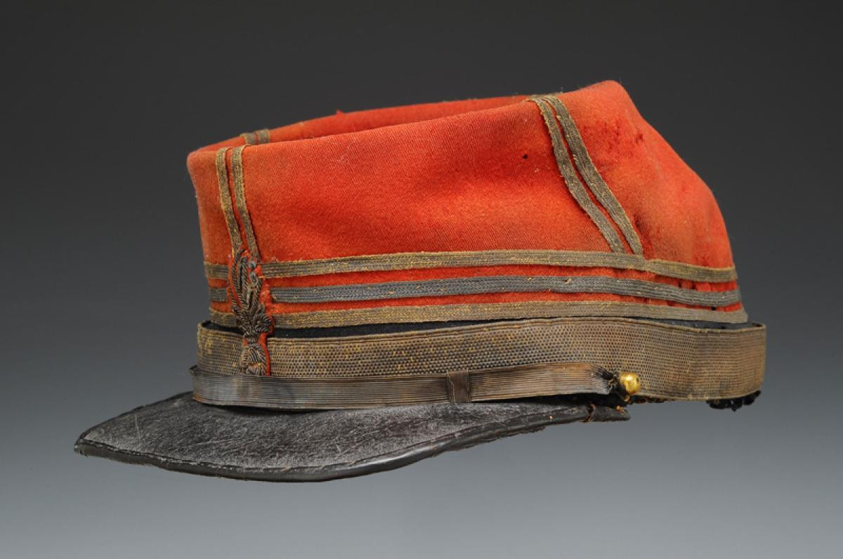 KÉPI DU CAPITAINE ANTOINE DE CHASSELOUP-LAUBAT AU 4RÉGIMENT DES VOLTIGEURS DE LA GARDE 1870
