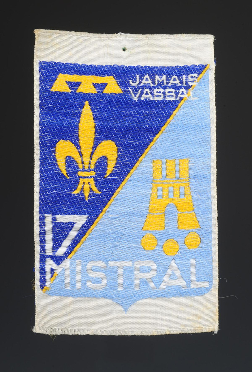 ÉCUSSON GROUPEMENT 17 du 2d modèle  lettres blanches FRÉDÉRIC MISTRAL DES CHANTIERS DE JEUNESSE