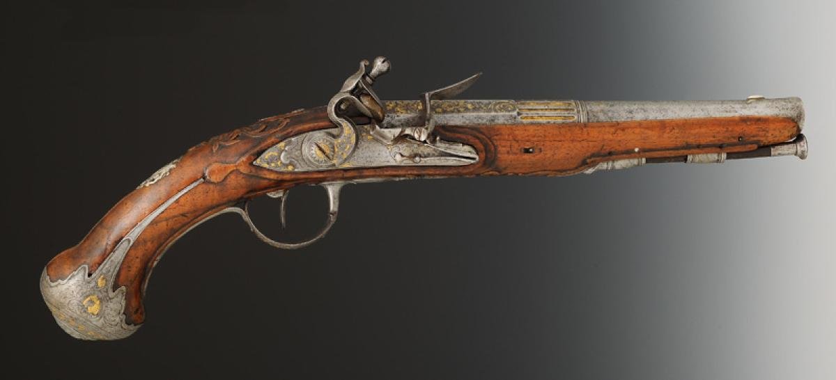 PAIRE DE PISTOLETS À SILEX SIGNÉS POITEVIN À ANGOULÊME, Ancienne Monarchie, vers 1745.-photo-1