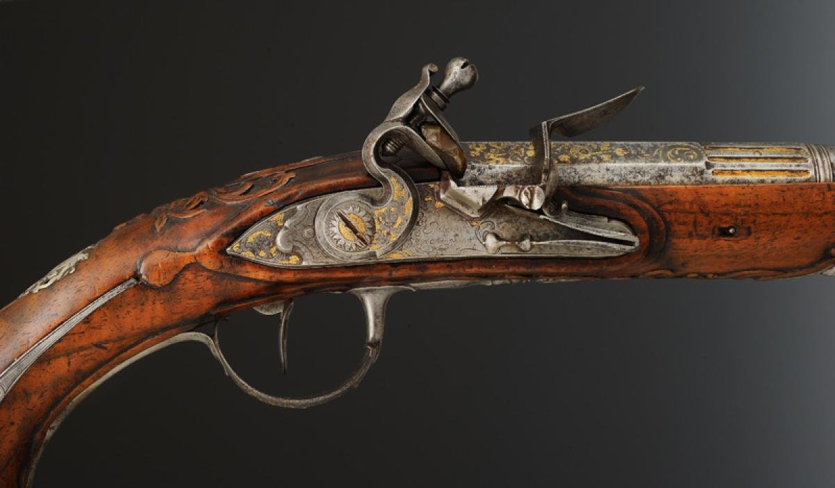 PAIRE DE PISTOLETS À SILEX SIGNÉS POITEVIN À ANGOULÊME, Ancienne Monarchie, vers 1745.-photo-2