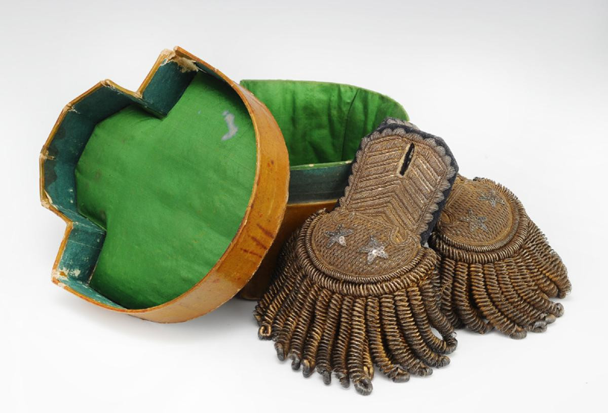 PAIRE D'ÉPAULETTES DE GÉNÉRAL DE BRIGADE, règlement du 1er Vendemiaire An XII, Premier Empire