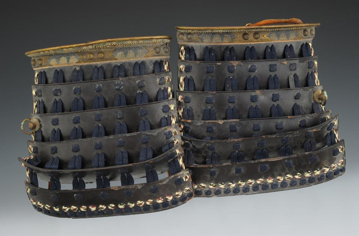 ARMURE JAPONAISE DE TYPE TETSU KURO URASHI NURI GOMAIDŌ GUSOKU, ÈRE EDO, Milieu XIXème siècle.-photo-6
