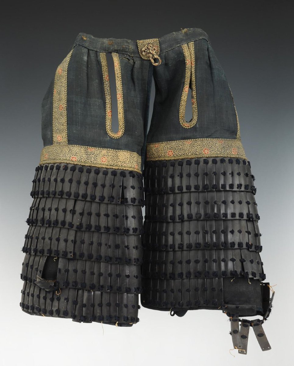 ARMURE JAPONAISE DE TYPE TETSU KURO URASHI NURI GOMAIDŌ GUSOKU, ÈRE EDO, Milieu XIXème siècle.-photo-7