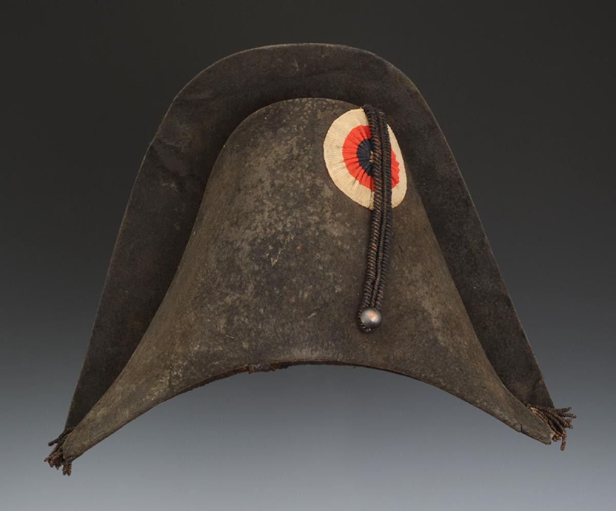 CHAPEAU BICORNE D'OFFICIER DE HUSSARDS OU DE CHASSEURS À CHEVAL, Premier Empire.