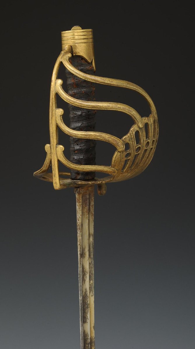 SABRE À GARDE DE BATAILLE D'OFFICIER DE DRAGONS OU GENDARMERIE, Révolution - Premier Empire.-photo-1
