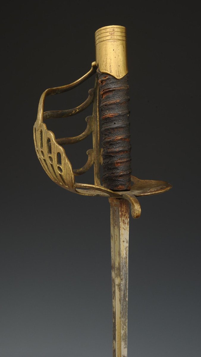 SABRE À GARDE DE BATAILLE D'OFFICIER DE DRAGONS OU GENDARMERIE, Révolution - Premier Empire.-photo-3