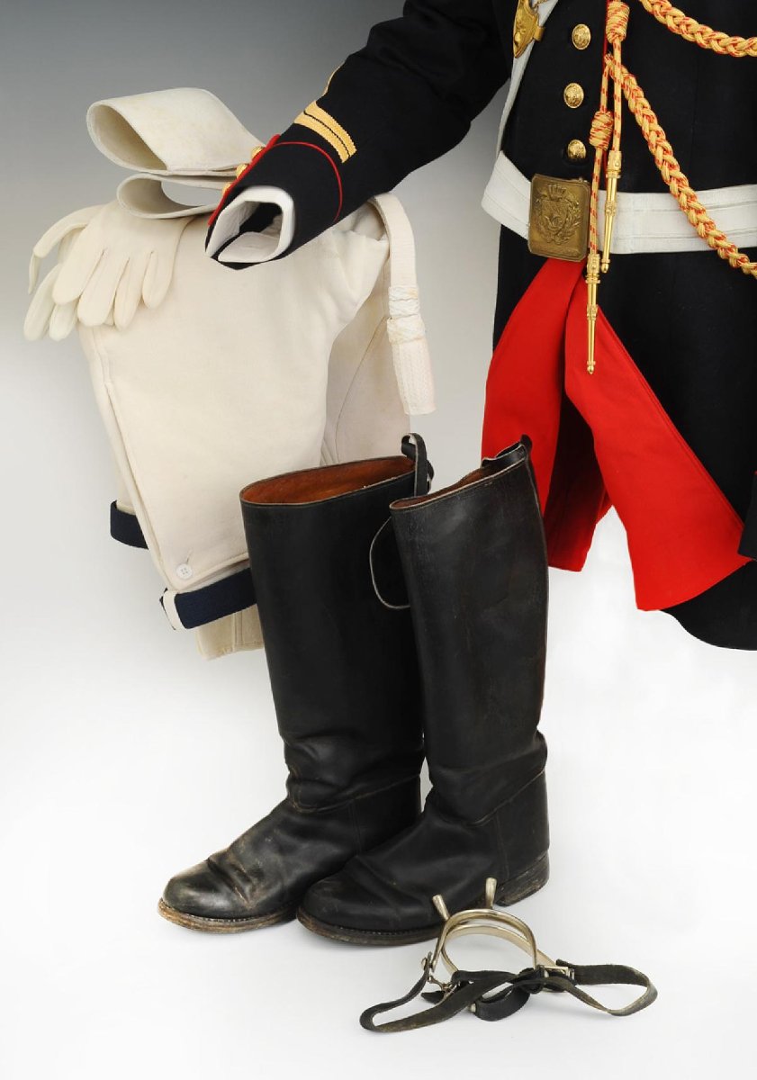 Uniform Of A Female Republican Guard, Fifth Republic.-photo-1