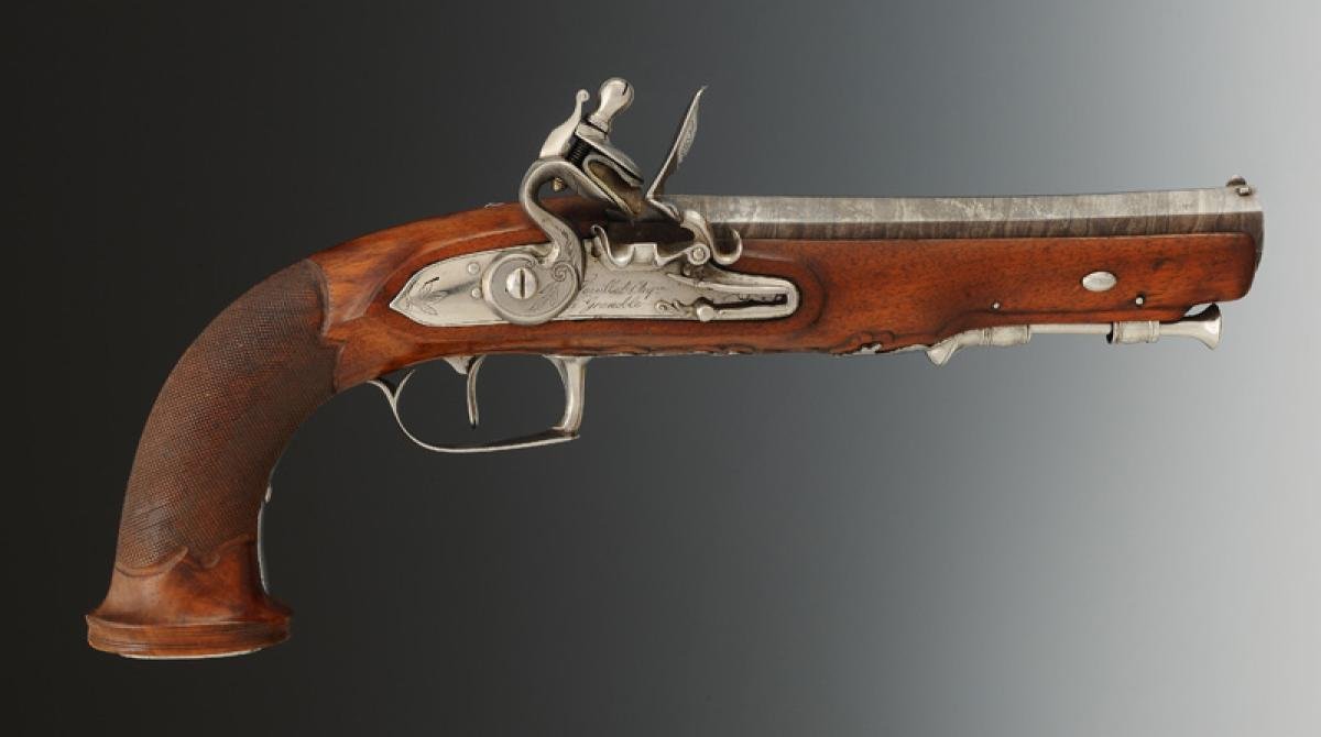 PAIRE DE PISTOLETS À SILEX D'OFFICIER SIGNÉS FEUILLET, ARQUEBUSIER À GRENOBLE, Premier Empire.-photo-2