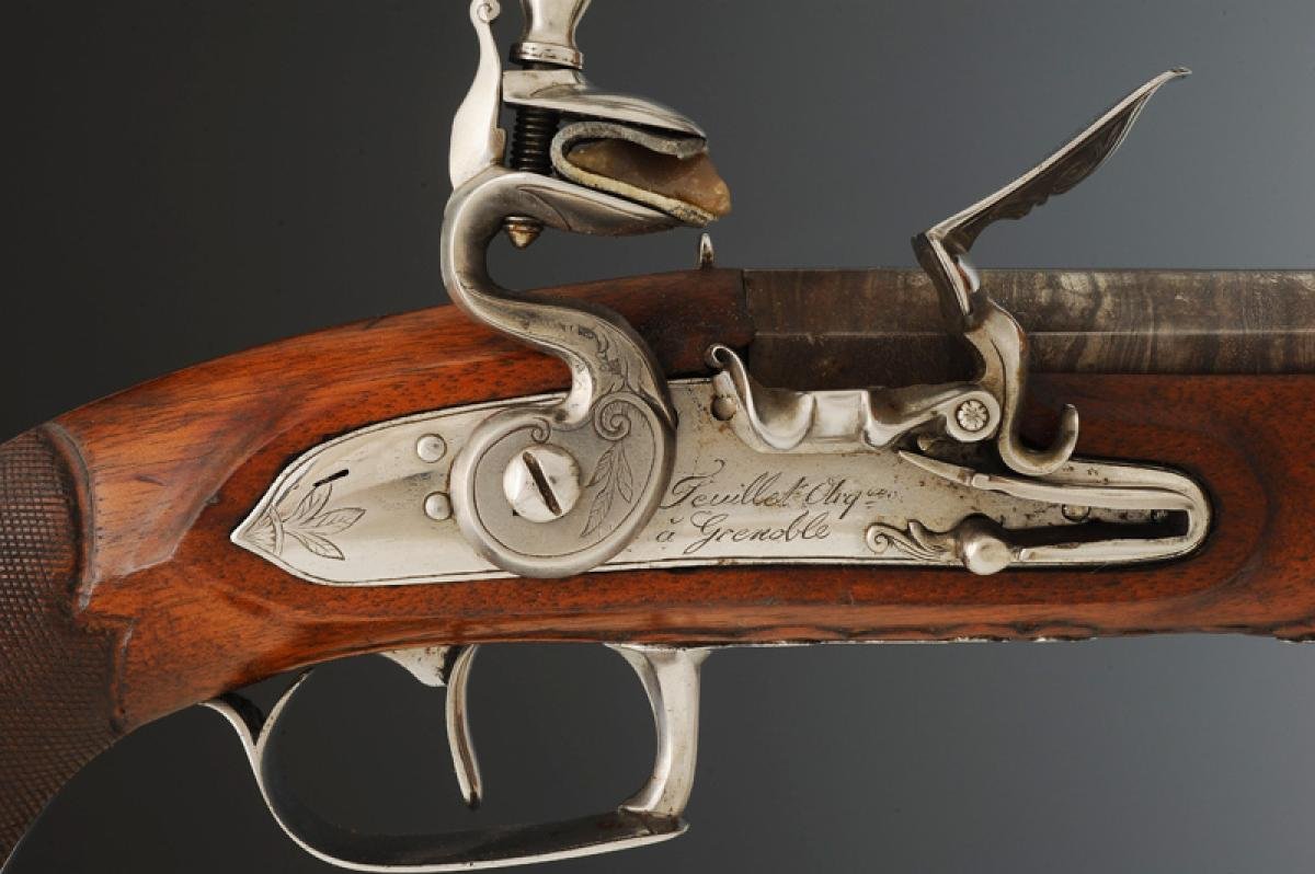 PAIRE DE PISTOLETS À SILEX D'OFFICIER SIGNÉS FEUILLET, ARQUEBUSIER À GRENOBLE, Premier Empire.-photo-3