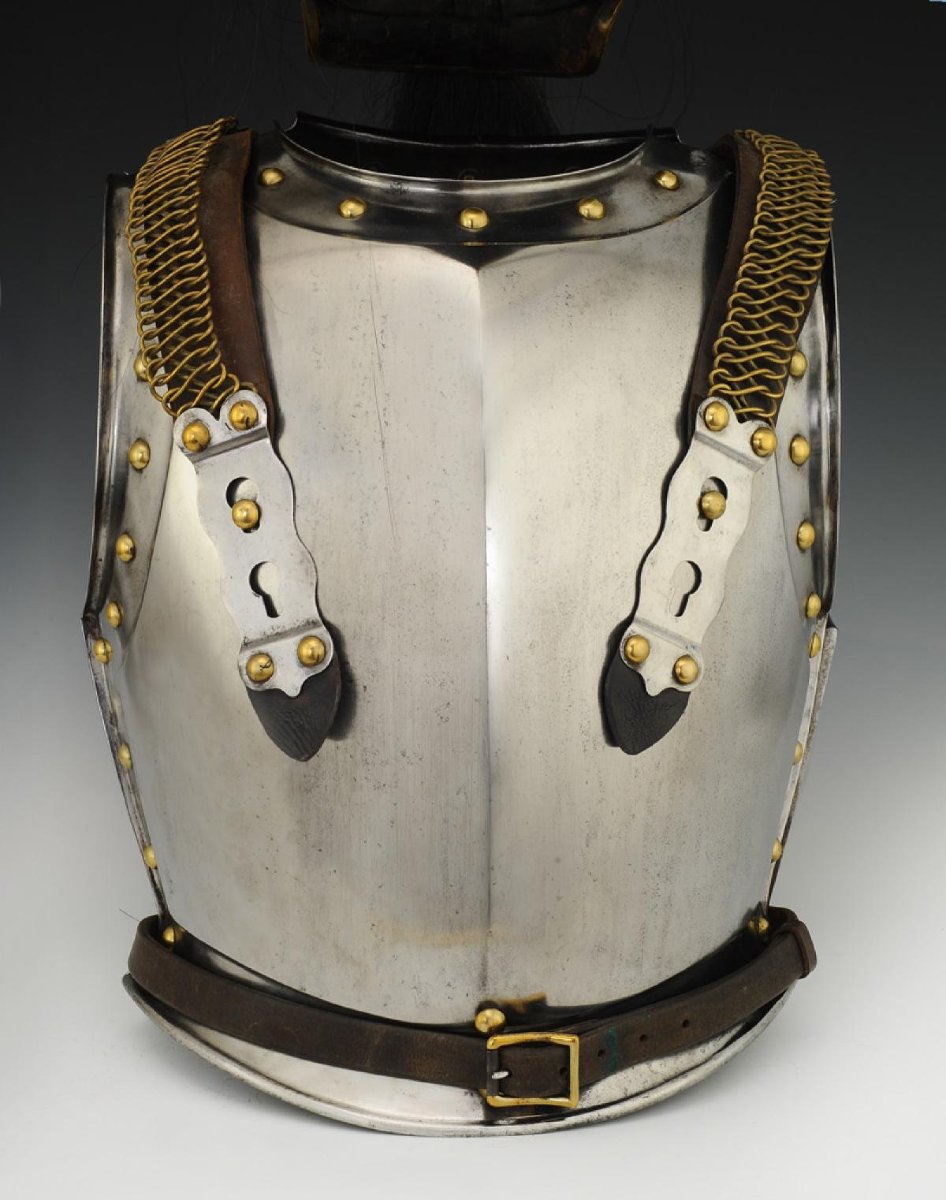 ENSEMBLE CASQUE ET CUIRASSE DE CUIRASSIERS DE LA GARDE IMPÉRIALE, modèle 1854, Second Empire. -photo-2