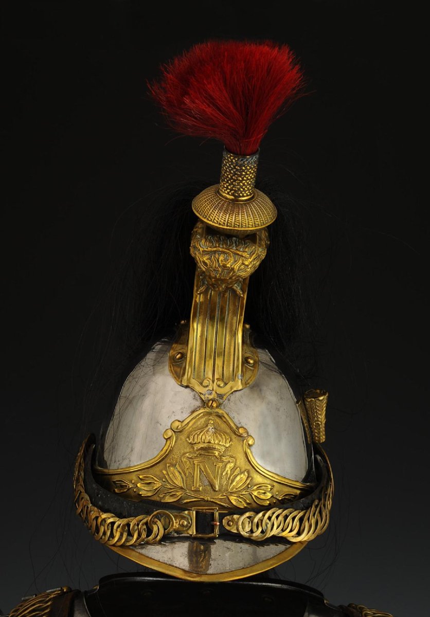 ENSEMBLE CASQUE ET CUIRASSE DE CUIRASSIERS DE LA GARDE IMPÉRIALE, modèle 1854, Second Empire. -photo-1