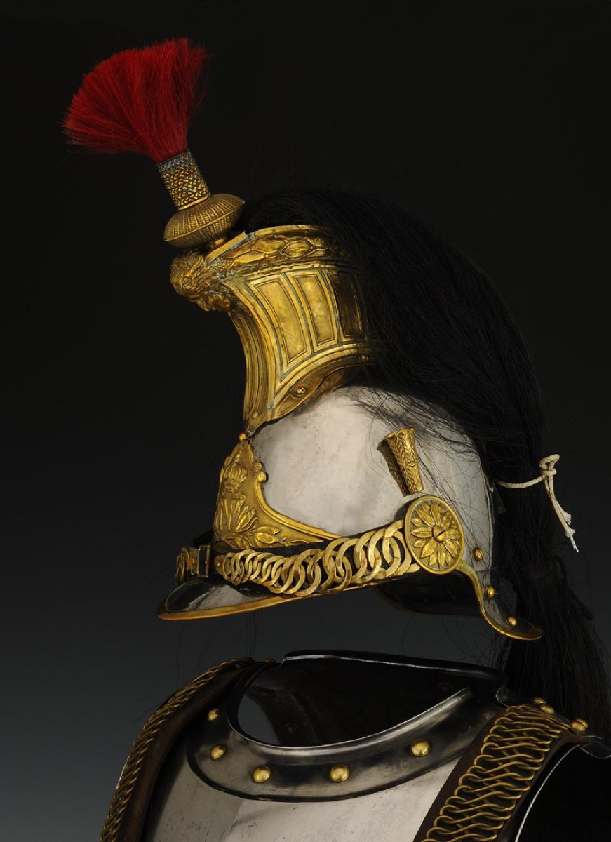 ENSEMBLE CASQUE ET CUIRASSE DE CUIRASSIERS DE LA GARDE IMPÉRIALE, modèle 1854, Second Empire. -photo-2