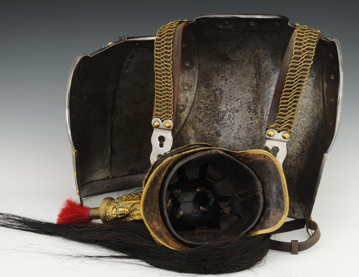 ENSEMBLE CASQUE ET CUIRASSE DE CUIRASSIERS DE LA GARDE IMPÉRIALE, modèle 1854, Second Empire. -photo-6