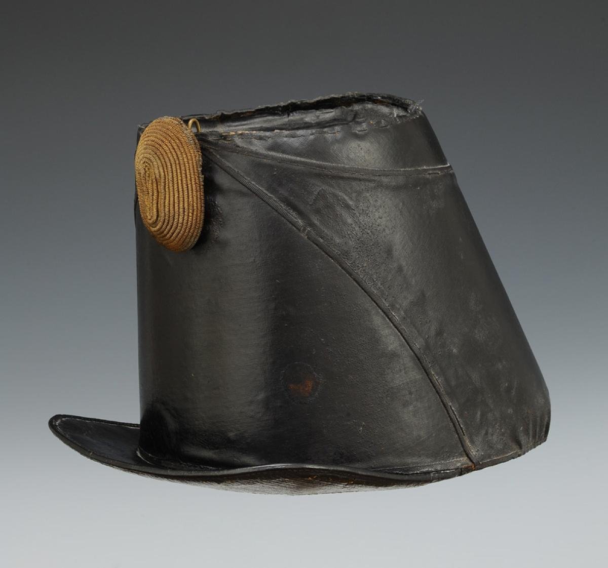 SHAKO DU SOUS-LIEUTENANT GASTON DE GALLIFFET DU RÉGIMENT DES GUIDES, SECOND EMPIRE