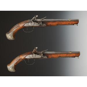 PAIRE DE PISTOLETS D'OFFICIER DES GARDES DU CORPS MAISON MILITAIRE DU ROI, Ancienne Monarchie