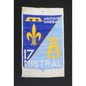 ÉCUSSON GROUPEMENT 17 du 2d modèle  lettres blanches FRÉDÉRIC MISTRAL DES CHANTIERS DE JEUNESSE
