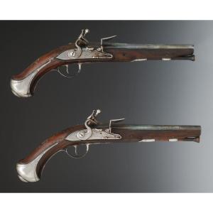 PAIRE DE PISTOLETS D'ARÇON D'OFFICIER, Ancienne Monarchie règne de Louis XVI, vers 1760. 34641