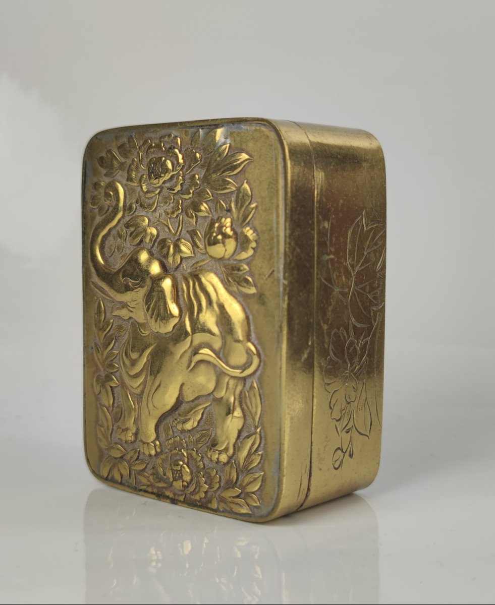 China, Small Brass Box Circa 1900-photo-3