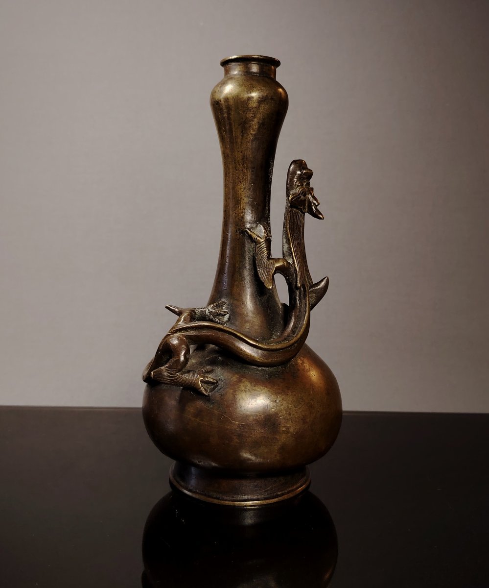 Vase bouteille en bronze, Chine 17ème 