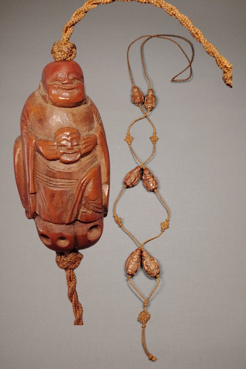 Collier de 6 noix sculptées "Hediao", Chine vers 1900