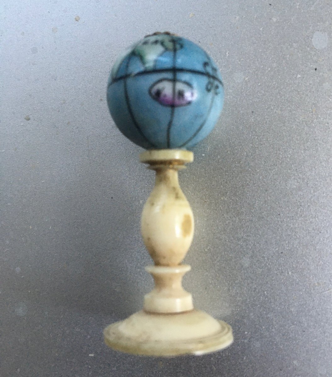 COLLECTION DE CINQ GLOBES TERRESTRES MINIATURE-photo-2