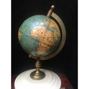 PETIT GLOBE TERRESTRE PAR VIVIEN DE ST.MARTIN