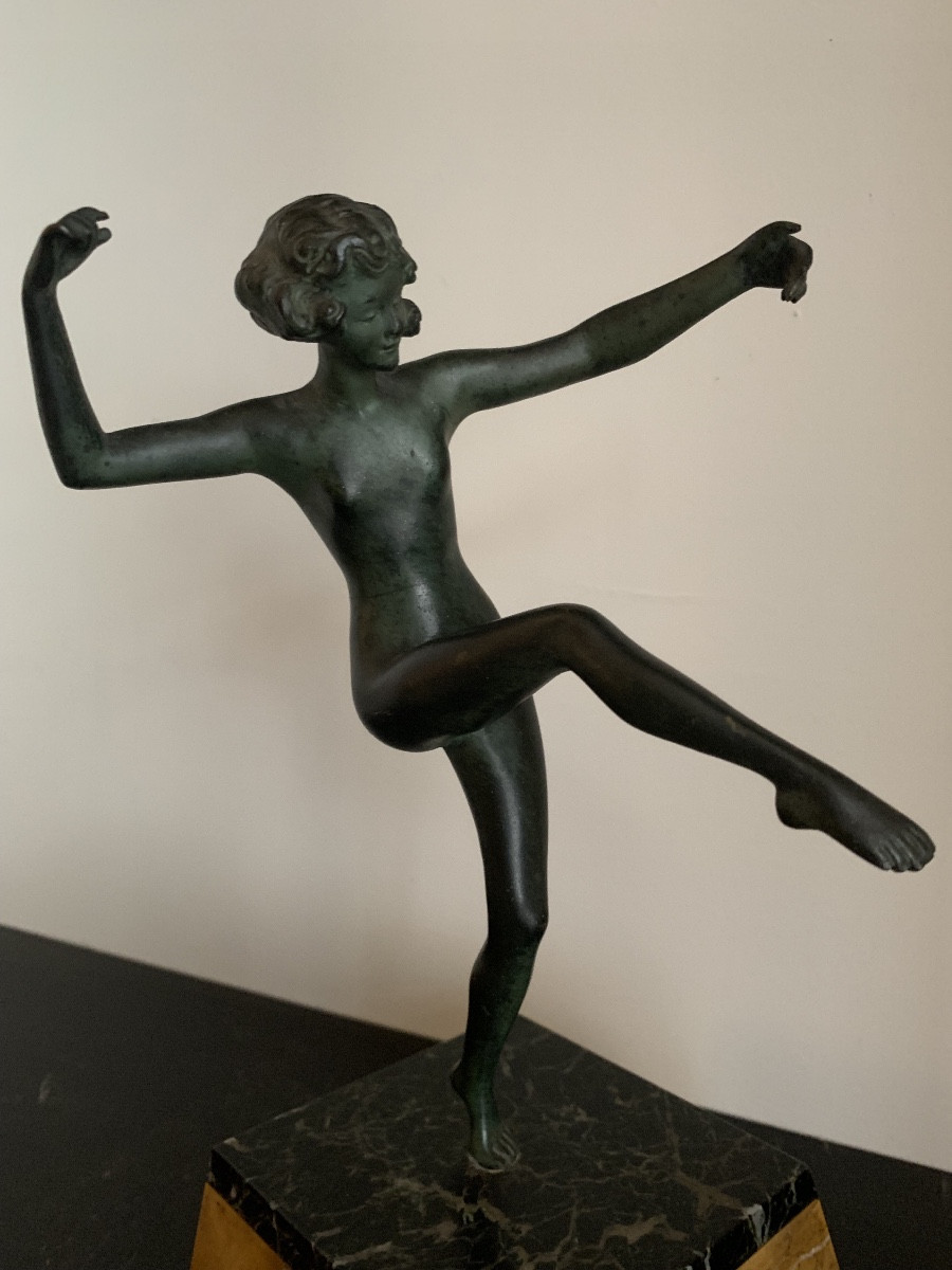 Bronze Sculpture Of An Art Deco Woman -photo-3
