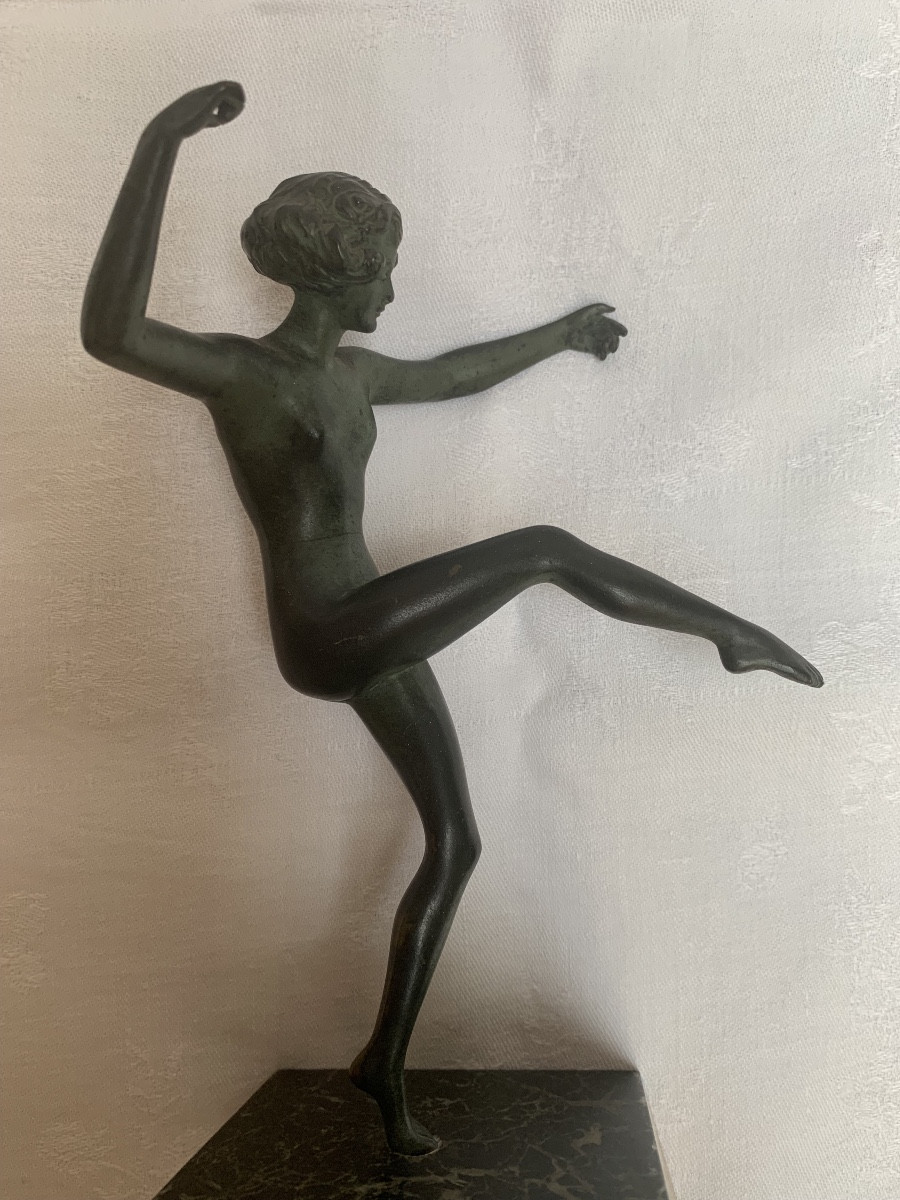 Bronze Sculpture Of An Art Deco Woman -photo-4