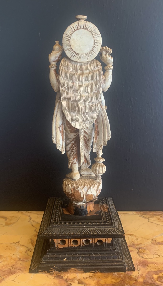 Vishnu: Lacquered Wooden Statuette Of A Deity From India, Circa 1900-photo-3