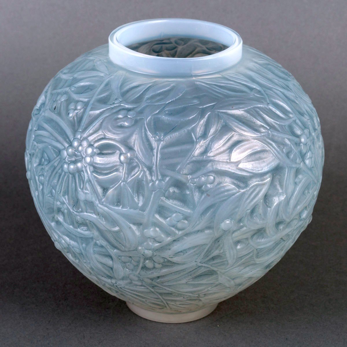 1920 René Lalique - Vase Gui Verre Opalescent Double Couche Patiné Bleu-photo-2