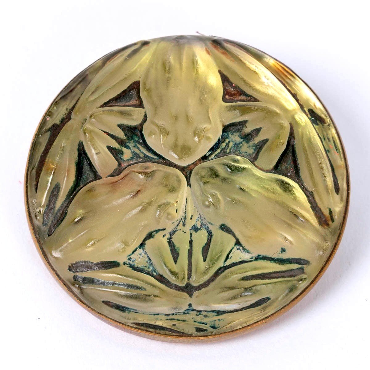 1911 René Lalique - Broche Grenouilles Verre Blanc Patiné Vert Sur Clinquant Jaune