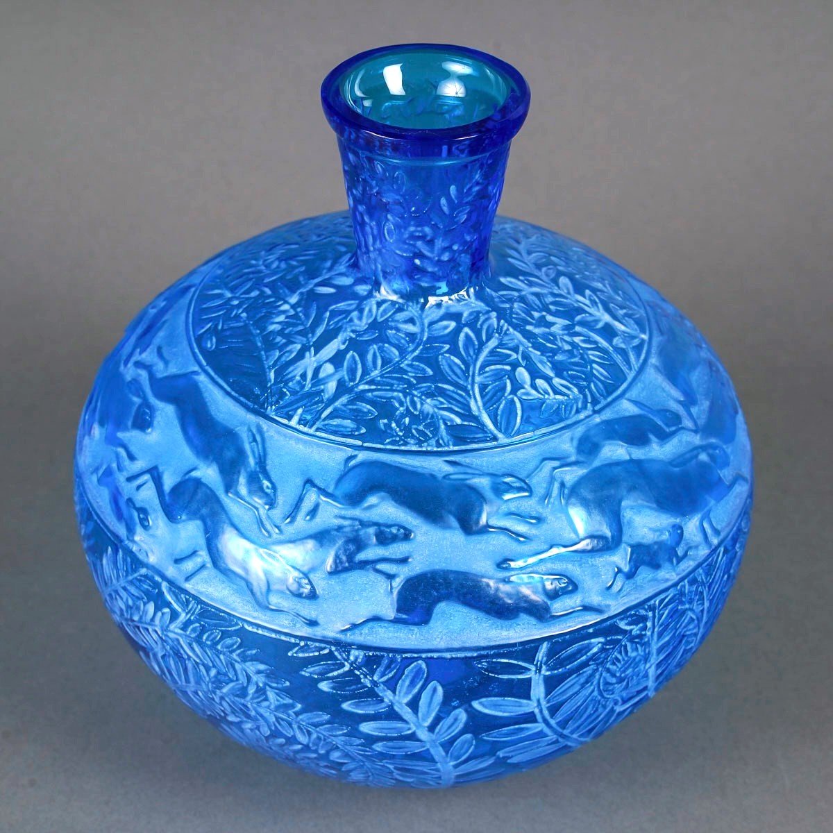 1923 René Lalique - Vase Lièvres Verre Bleu Electrique Patiné Blanc-photo-3